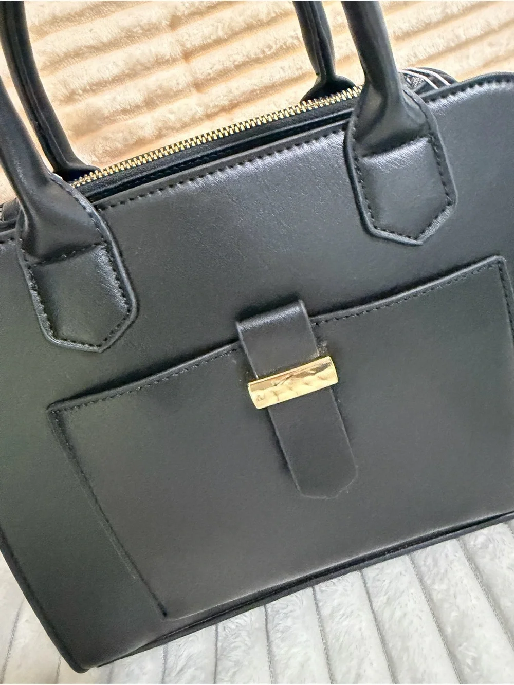 Classic Black Structured Women's Handbag - Unbranded
